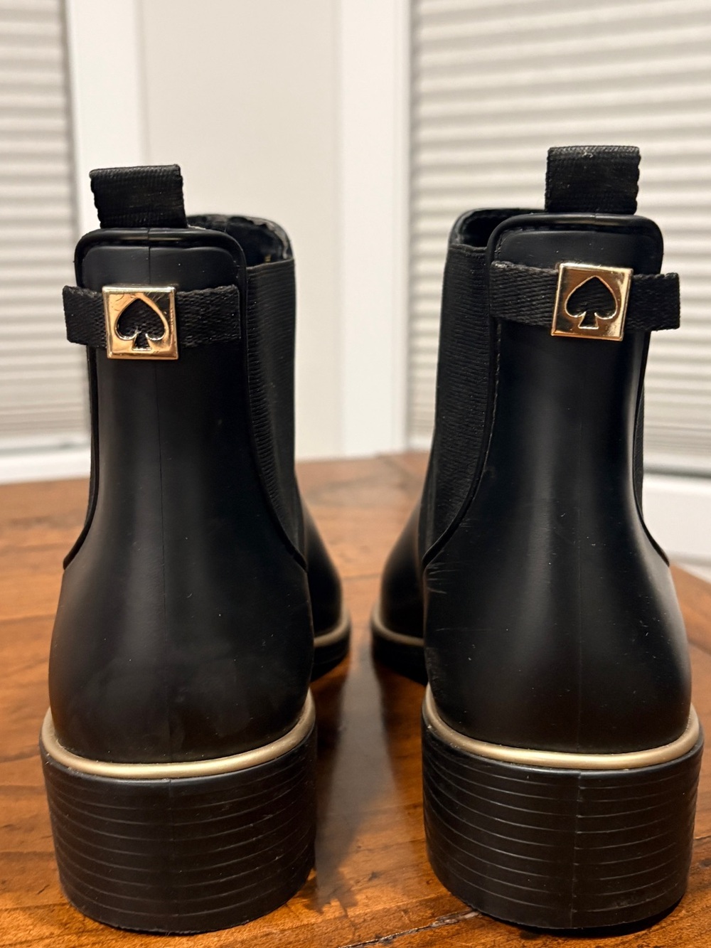 Kate Spade Solstice Sedgewick Chelsea Ankle Rain Boots Black Gold Accent Size 9